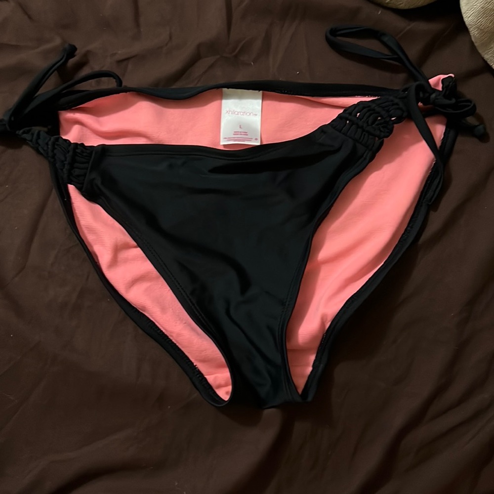 Black bikini bottoms